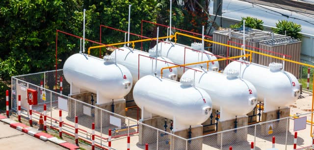 Jak powstaje gaz lpg? Odkryj sekrety jego produkcji i źródeł