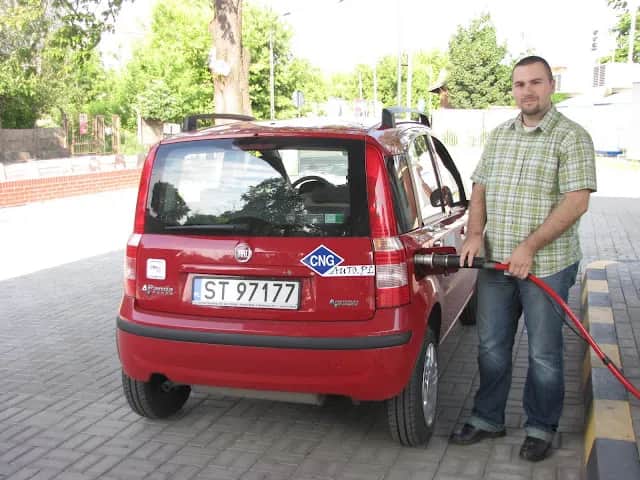 Ile kosztuje CNG w Polsce? Sprawdź aktualne ceny i oszczędności