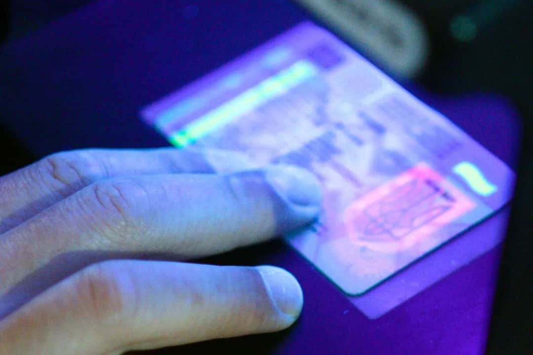 Jak sprawdzić czeskie prawo jazdy i uniknąć problemów z autentycznością