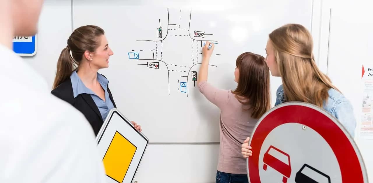 Prawo jazdy A1: Ile godzin teorii i praktyki? Sprawdź!