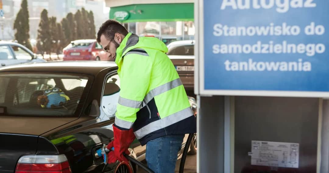 CNG i hybryda – co to jest i jak wpływają na środowisko?
